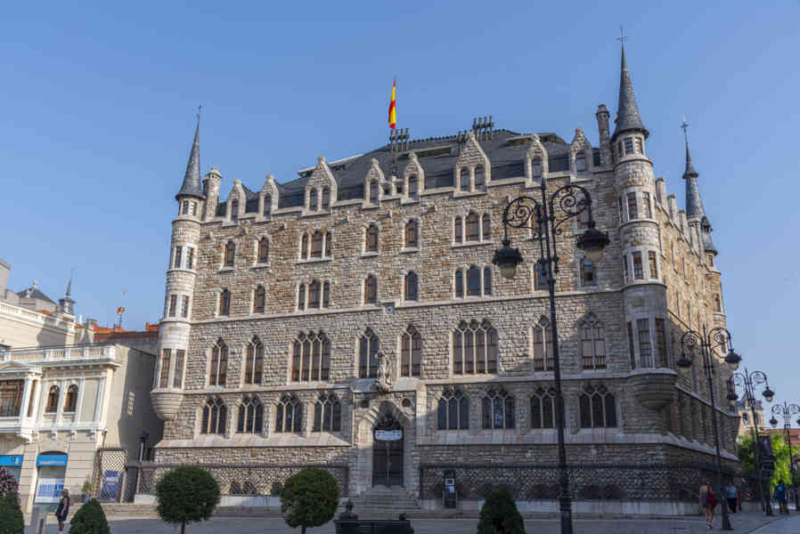 León 010 - Casa Botines.jpg